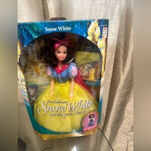 Disney Snow White Doll with Yellow and Blue Outfit
